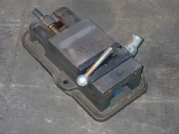 KURT 6" VISE