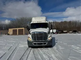 2015 Freightliner Cascadia Day Cab LNG – Cummins ISX12 G 400 HP, 10 Speed, Natural Gas Tractor
