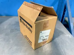 ALLEN BRADLEY MP SERIES MPL 480V AC ROTARY AC SERVO MOTOR   -  MPL-B330P-MK72AA