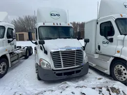 2014 Freightliner Cascadia Day Cab LNG – Cummins ISX12 G 400 HP, 10 Speed, Natural Gas Tractor