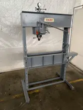 75 TON DAKE 75H HAND OPERATED HYDRAULIC PRESS. 0523723