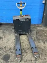 CROWN 4500 LBS ELECTRIC PALLET JACK  -  WP3035-45