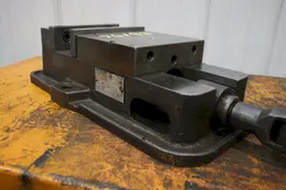 6" KURT MODEL #D688 ANGLELOC MACHINE VISE: STOCK #76193
