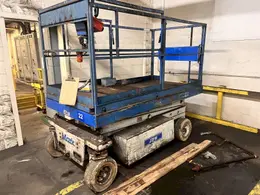 MARK / SNORKEL SCISSOR VERTICAL MAN LIFT: STOCK #21252