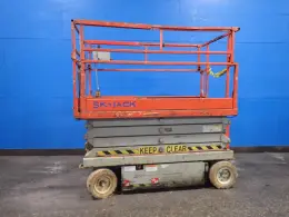 SKY JACK 650 LBS SCISSOR LIFT  -  SJIII-4626