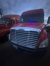 Freightliner Cascadia Sleeper Semi Truck, 2017 – 475,431 Miles – Class 8 Highway Tractor