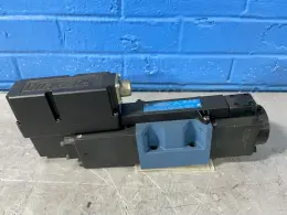 Eaton Vickers P, A, &amp; B 315 Bar / T 210 Bar Proportional Directional Valve - Kbfdg4v 5 33c70n Z M1 Pc7 H7 11 En56