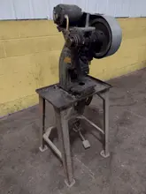 1 TON PERKINS MODEL #254-34 BENCH TOP GAP STAMPING PRESS: STOCK #18066