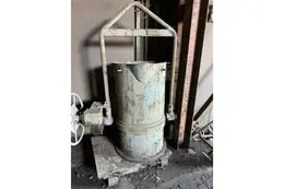 Modern 26" x 46" geared treatment ladle with two bottoms and parts