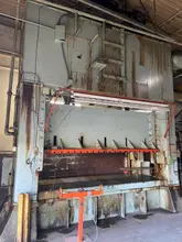 300 TON VERSON S2-300-132T STRAIGHT SIDE PRESS. STOCK # 0955620