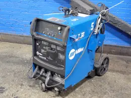 MILLER 200 AMP WELDER UNIT   -  SYNCROWAVE 200