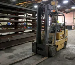 10,000 LB CATERPILLAR FORK LIFT #3359