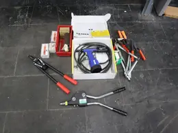 Gesipa Taurus 1 Pneumatic Speed Rivet Gun with Manual Riveters and Rivets- Auction Item