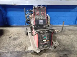 LINCOLN 350 A WELDER  -  POWER WAVE S350