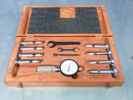 STARRETT .560 - 1.565 DIAL BORE GAGE W/CASE  -  82