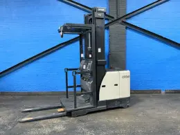 Crown 3000 Lbs Electric Order Picker - Sp3520-30