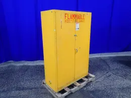 LYON 45 GAL FLAMMABLE LIQUID STORAGE CABINET