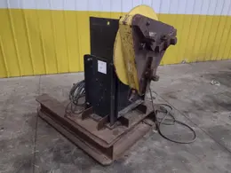 1,250 LB STINGER MODEL #P-1250 PIPE WELDING POSITIONER WITH 30" GRIPPER CHUCK : YOBRO #25214