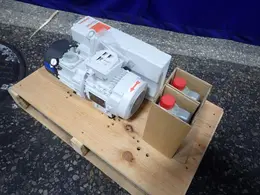 LEYBOLD 1.10 KW VACUUM PUMP  -  SV28BI 960273