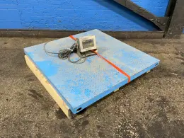 AVERY WEIGH-TRONIX 5000 LBS FLOOR SCALE  -  DSL4848-05