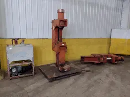 (2) HYDRAULIC PIPE VISES WITH HYDRAULIC POWER UNIT: STOCK 17506