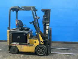 CATERPILLAR 3550 LBS ELECTRIC FORKLIFT  -  E4000