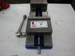 Kurt DX6 6" Machine Vise, Steel Jaws, Handle- Auction Item