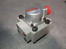 MOOG SERVO VALVE  -  J076-150