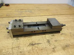 Double Lock 6" Machine Vise  ** Missing Center Jaw, No Jaws, No Handle **- Auction Item
