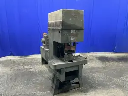 HMI 17” X 39” IRONWORKER  -  90-31
