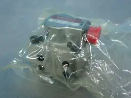 MOOG SERVO VALVE  -  J076-019