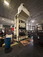 300 TON MACRODYNE STRAIGHT SIDE HYDRAULIC PRESS. STOCK # 0431526