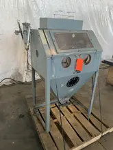 TRINCO SAND BLAST CABINET. STOCK #0872824