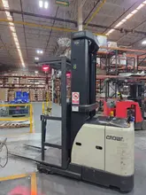 CROWN ORDER PICKER FORKLIFT: YOBRO #25680
