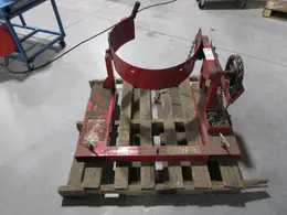 Dayton 21VG49 Drum Lifter, 1 Drum, 55 gal, 800 lb - Forklift Attachment- Auction Item