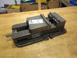 Kurt D675 6" Machine Vise With Soft Jaws- Auction Item