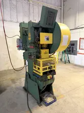35 TON NIAGARA A-35 OBI FLYWHEEL SINGLE CRANK PUNCH PRESS. STOCK # 0759926