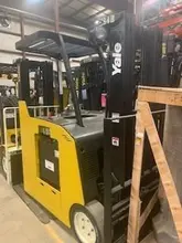 Yale  ESC040FA,Price:  $17,490,Type:  Class 1 - Electric CB Rider,Year: 2004