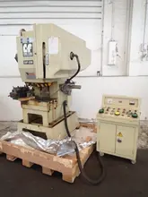 20 Ton CHIN FONG No. CAF-20H, 1.18" Str., 7.6" S.H., 200-400 SPM, 20" x 12" Bed, 2006