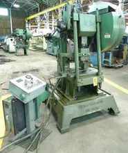 35 Ton V &amp; O No. 35-ST, 1-1/2" Str., 10" S.H., 200-600 SPM, 16" x 29" Bed, A.C., 7.5 HP