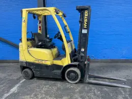 HYSTER 4800 LBS PROPANE FORKLIFT  -  S50FT