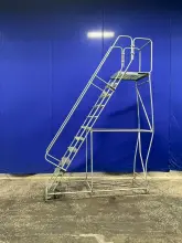 ULINE 450 LBS / 1 PERSON PORTABLE LADDER