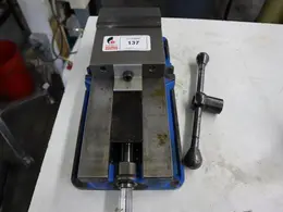 Kurt D688 6" Machine Vise with Steel Hard Jaws and Handle- Auction Item