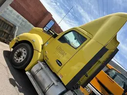 Kenworth T680 Day Cab Semi Truck, 2016 – PACCAR MX-13 Diesel – Tandem Axle – Class 8 Tractor