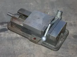 KURT 6" VISE
