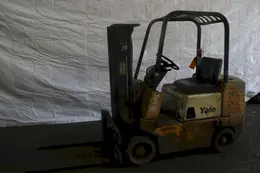 3700 LBS YALE GAS FORKLIFT: STOCK #75160