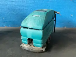 Tennant 28" Floor Scrubber - 5680
