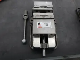 Kurt D-675 6" Machine Vise, Steel Jaws, Handle- Auction Item