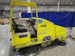 TENNANT 8410 LP FLOOR SCRUBBER USED