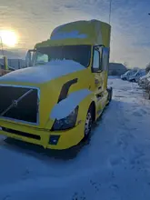 2016 Volvo VNL 760 Sleeper Semi Truck – Volvo D13 455HP, I-Shift 12-Speed Automatic, 77″ High-Rise Sleeper, Tandem Axle Highway Tractor